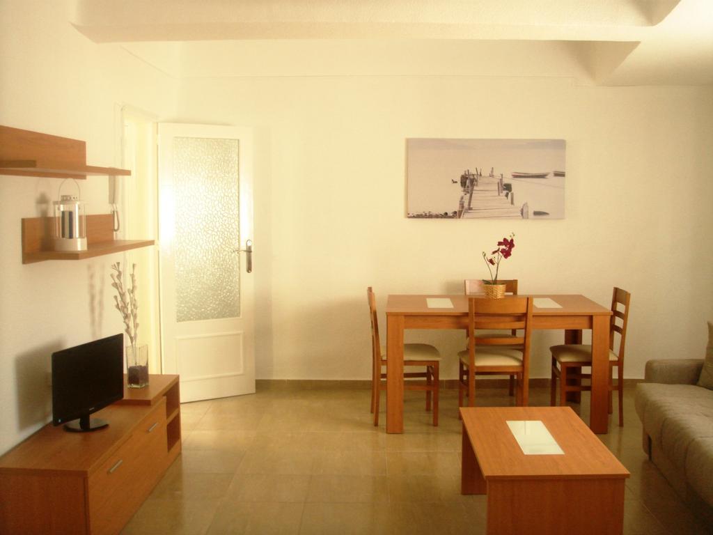 Apartamentos Margoysa I Los Alcázares Oda fotoğraf